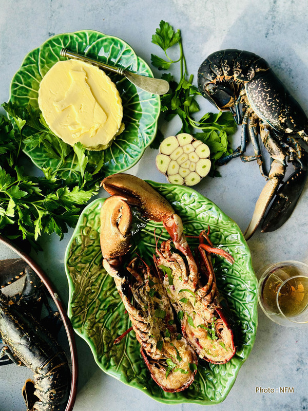 Homard snacké au beurre d'ail